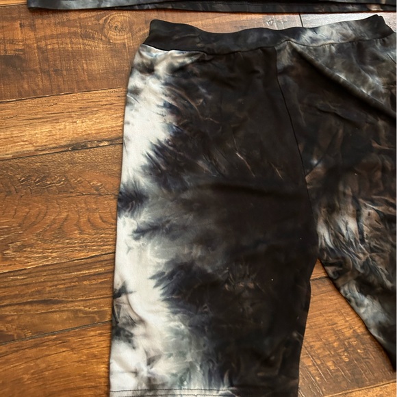 SHEIN Matching Tie Dye Navy Blue Lounge Set With Short Sleeves and Shorts Small. - Picture 8 of 11